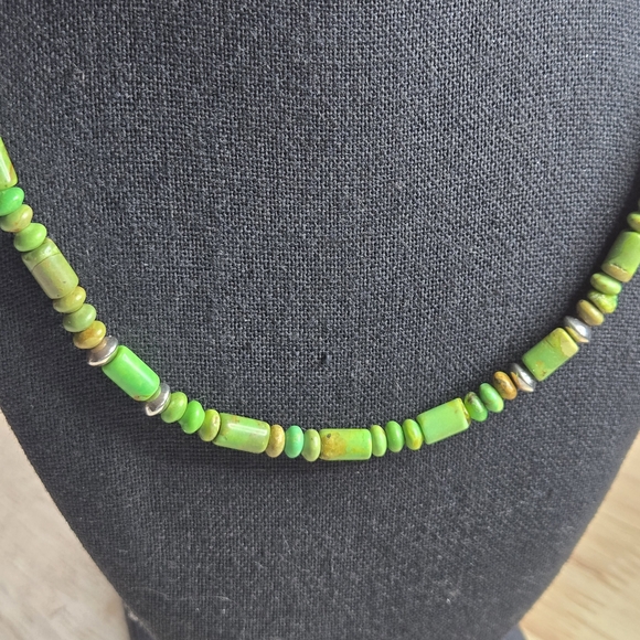 NA Running Bear Green Gaspeite Bead Necklace - Picture 2 of 7